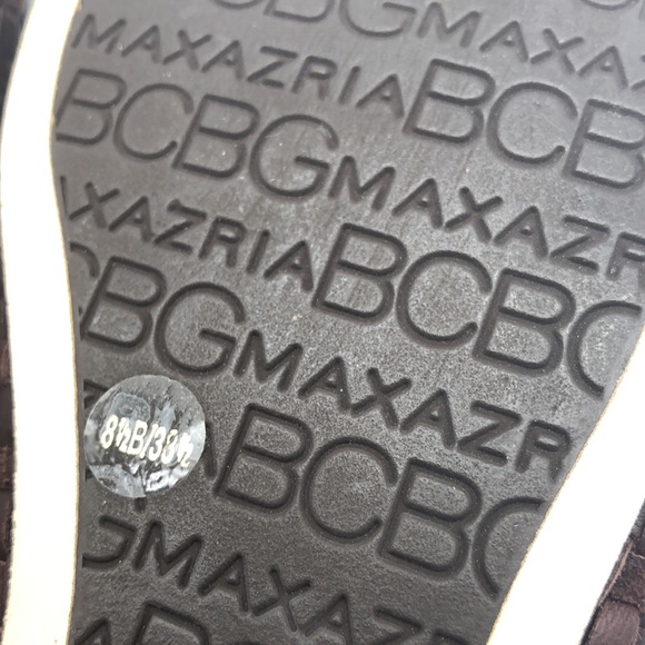 BCBG MAXAZARIA Flats. - Picture 9 of 12